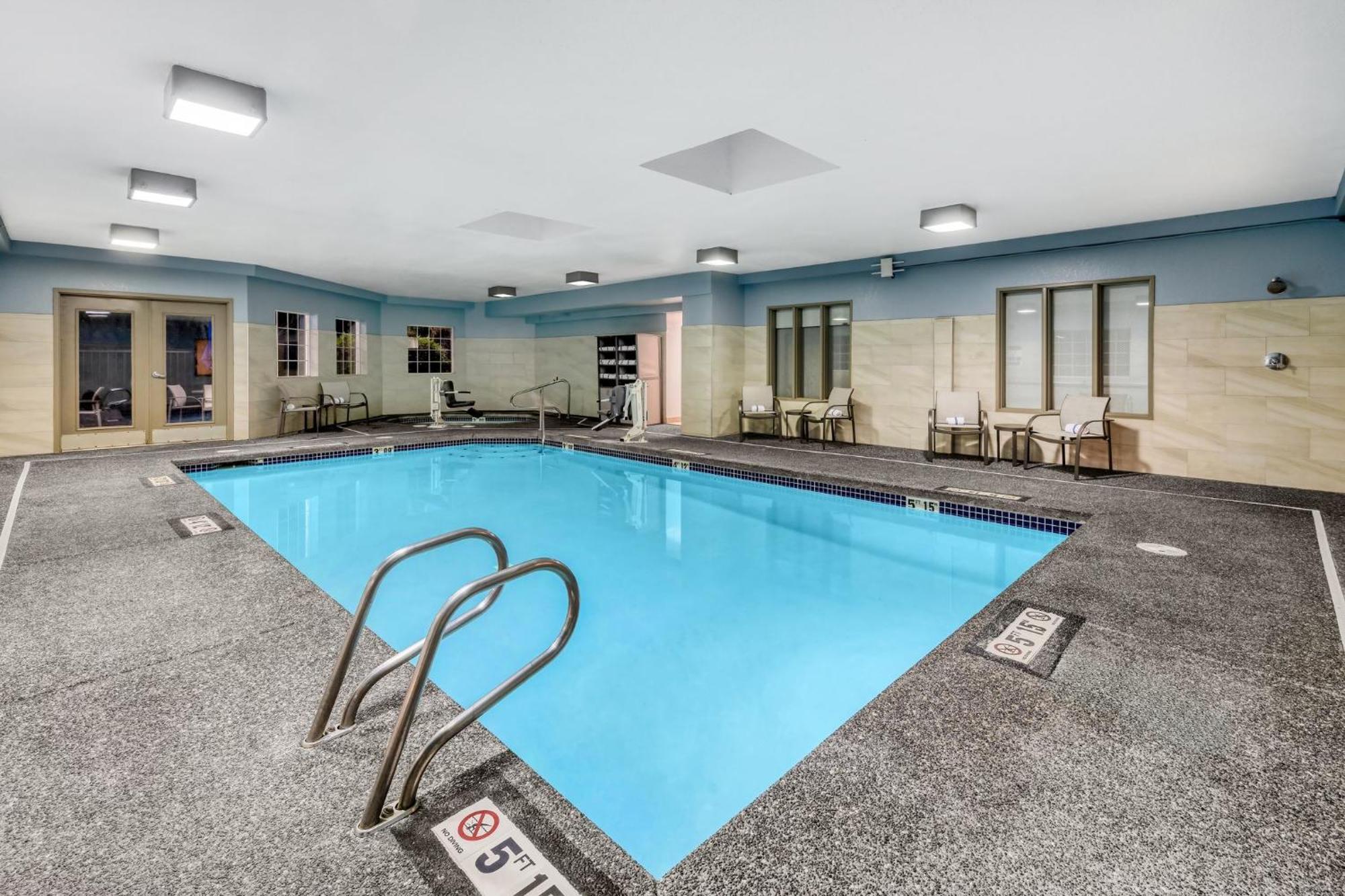 Holiday Inn Express Hotel & Suites Portland - Jantzen Beach By Ihg מראה חיצוני תמונה